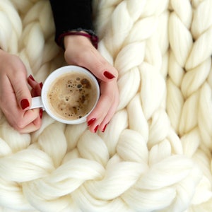 Warm chunky knit blanket throw in white