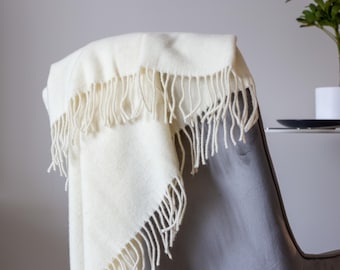 Manta de lana merino color blanco roto: acogedora manta tejida de 139 x 203 cm