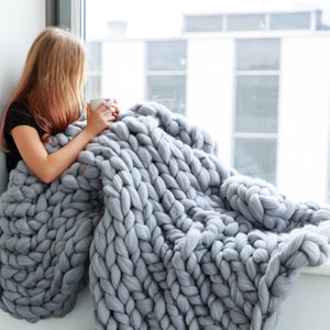 Giant Knit Blanket, Chunky Knit Throw, Arm Knit Chunky Blanket Made Of 100% Merino Wool BFF or Graduation Gift image 2