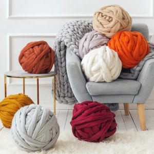 Soft and bulky merino wool chunky yarn