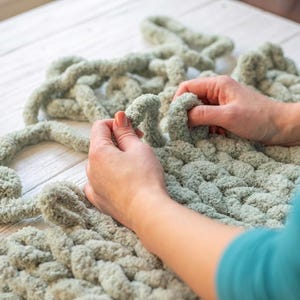 Chunky Chenille Garn - Superweiches voluminöses Garn für Handstrickprojekte