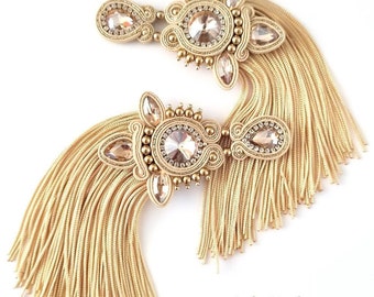 Brincos longos de soutache com borla, joias de soutache para ela, brincos elegantes em ouro.