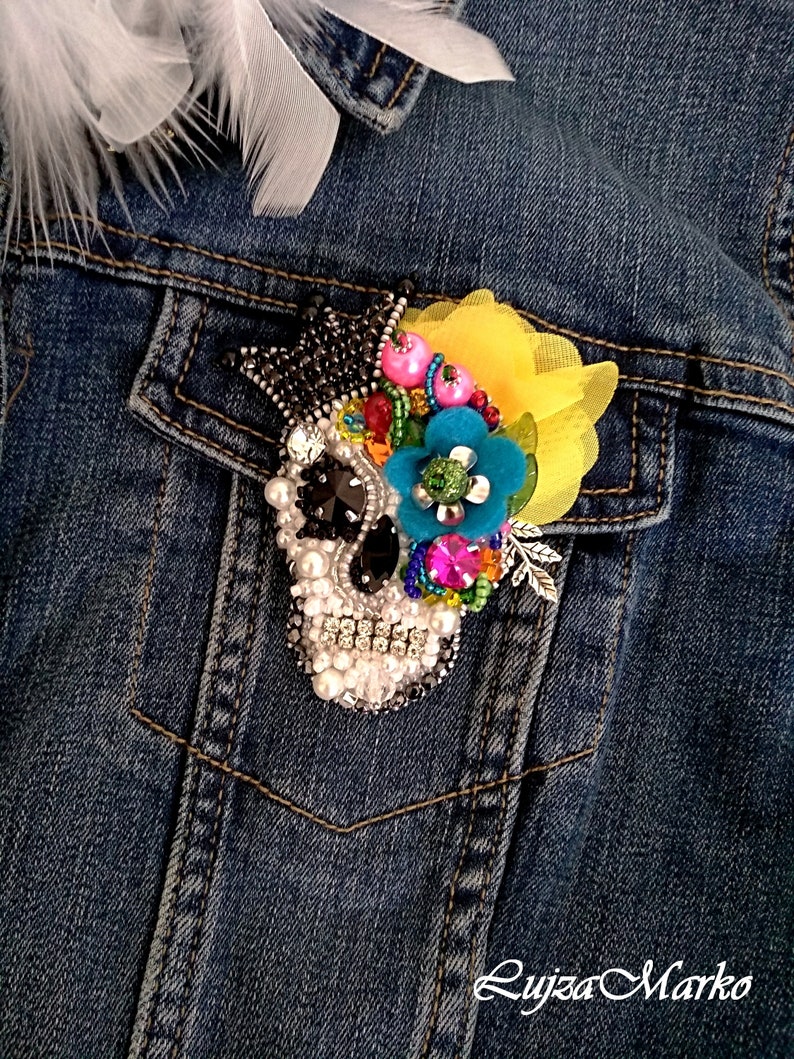 Queen....brooch mexican skull