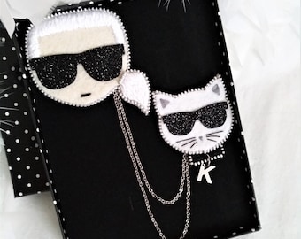 Broche gourou de la mode « Karl avec son chat Choupette »