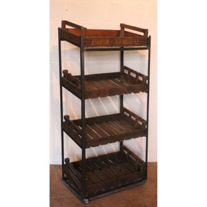 Ein großes Vintage Rustikales Bäckerregal, Schaufenster, Lagerregal, Küchenständer, Set mit Kartoffelschalen