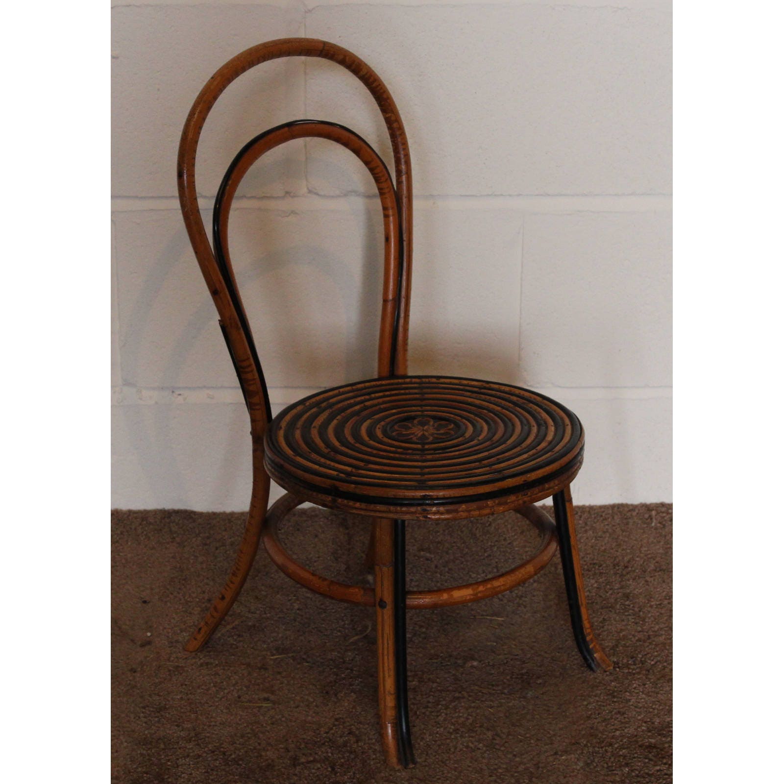 Petite Chaise D'enfant Du Xixe Siècle En Bois Cintré Et Cannage Noir