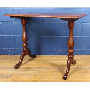 A Quality Victorian Mahogany Twin Pillar Rectangular Side or Window Table