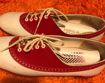 Rare vintage original 1950s 1960s Twiggy mod red and white saddle Oxford shoes 5. Town and country.