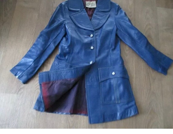 Beautiful vintage 1970s 1960s mod blue real leathe
