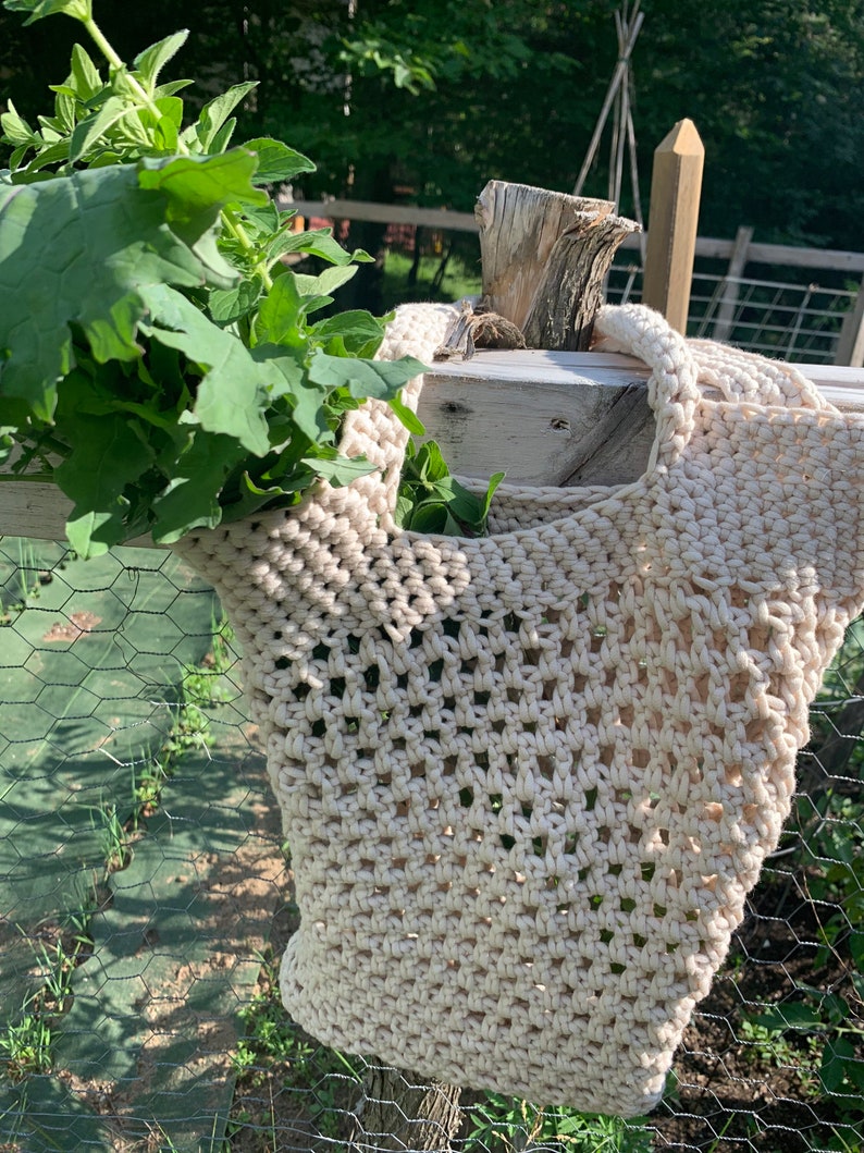 Farmhouse styled market bag, crocheted mesh market bag, crocheted garden tote, crocheted mesh garden tote, neutral tote, neutral garden bag image 3