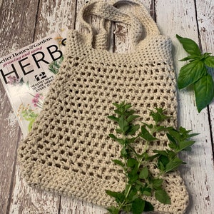 Farmhouse styled market bag, crocheted mesh market bag, crocheted garden tote, crocheted mesh garden tote, neutral tote, neutral garden bag image 1