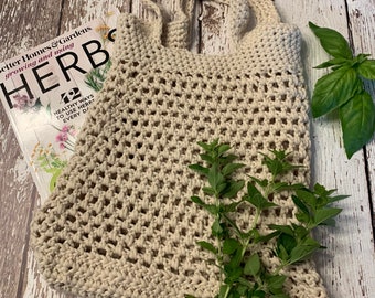 Farmhouse styled market bag, crocheted mesh market bag, crocheted garden tote, crocheted mesh garden tote, neutral tote, neutral garden bag