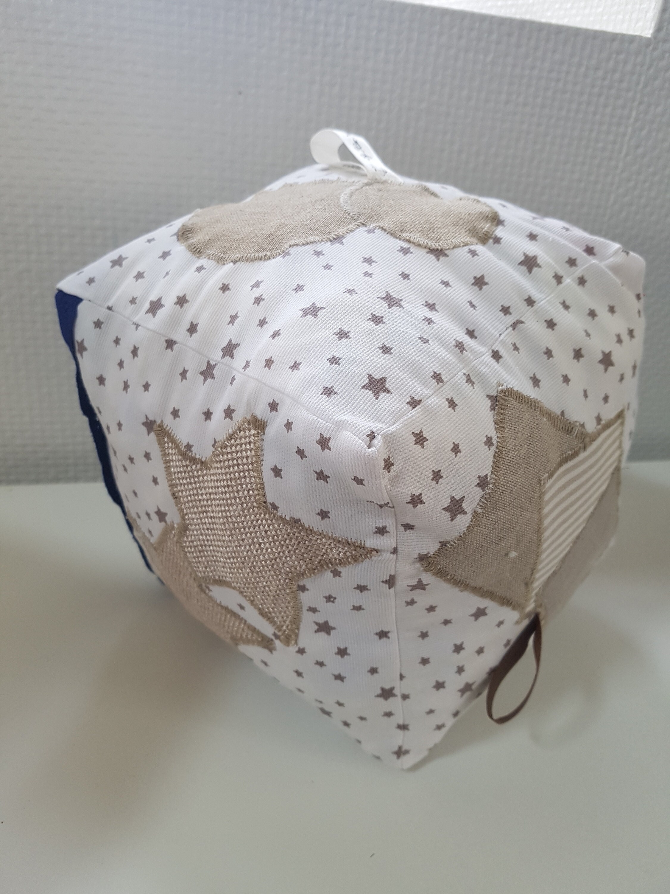 Cube d'éveil en Tissu à Découvrir avec Bébé Des Formes, Matières & Couleurs Différentes