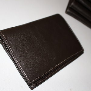 Cartera de hombre con 3 solapas en piel marrón oscuro