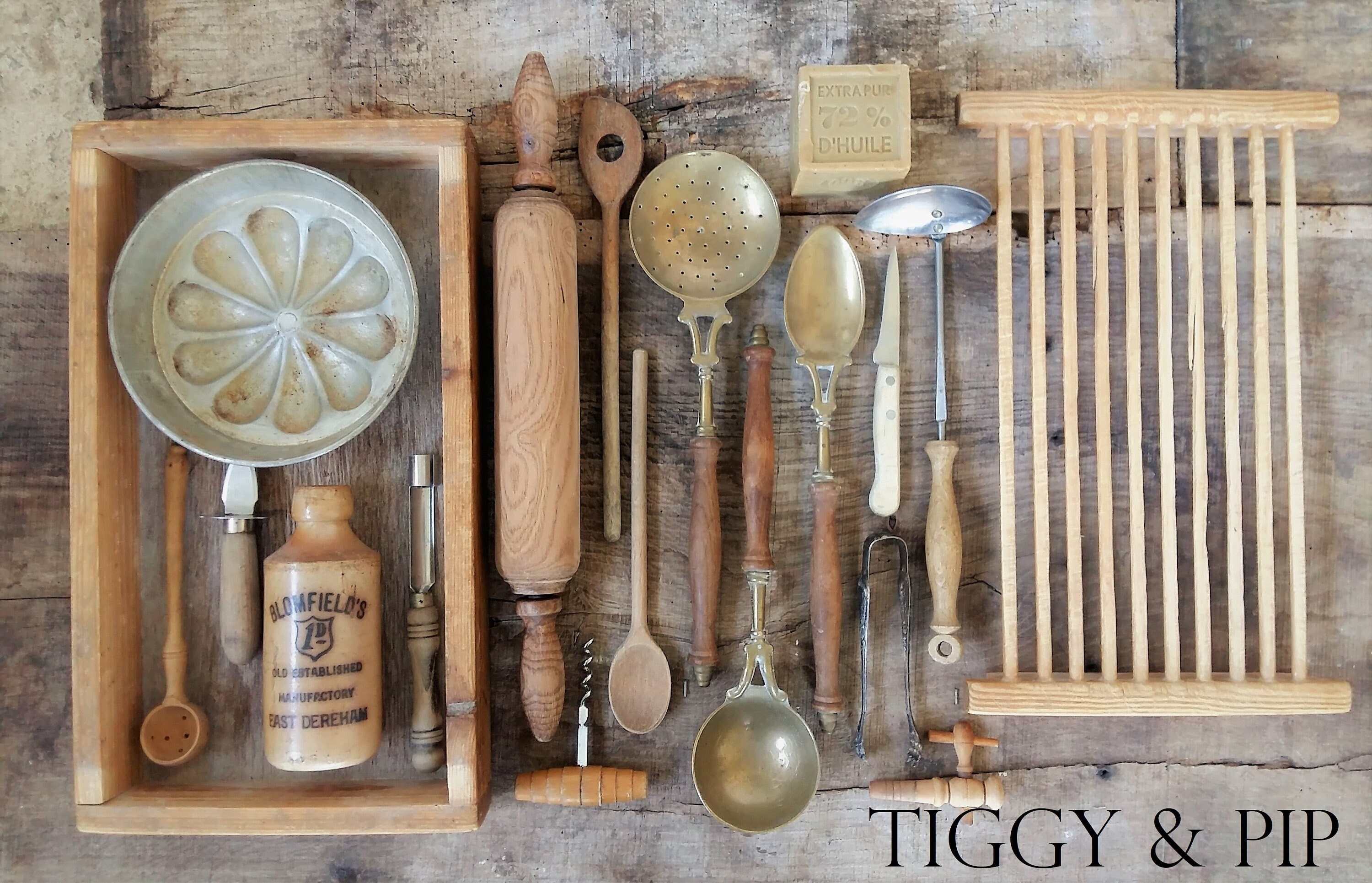 Set of SIXTEEN Vintage Kitchen Utensils. by Tiggy and Pip