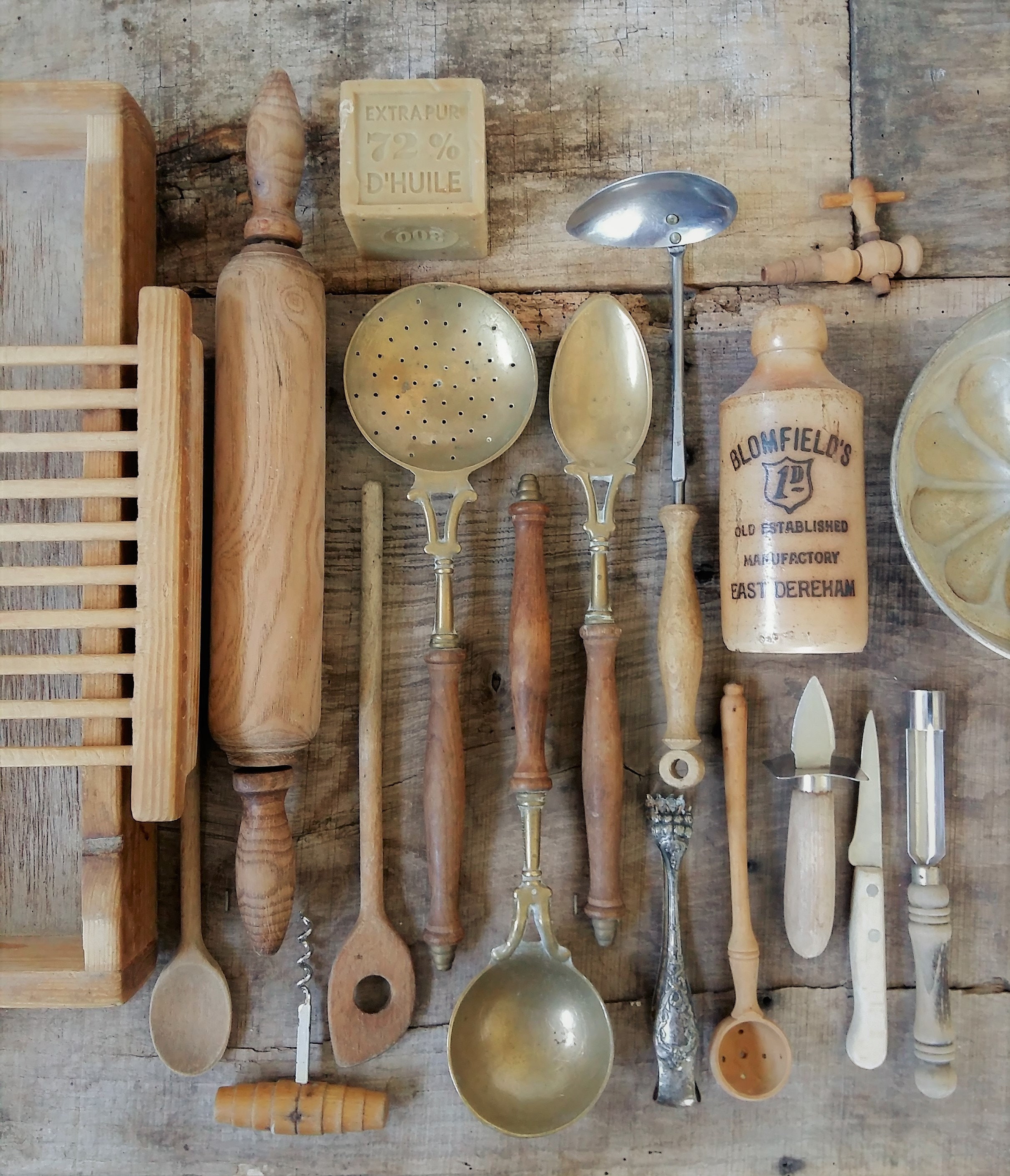 Set SIXTEEN Vintage Kitchen Utensils. Food Photography Props. Red Kitchen  Decor.