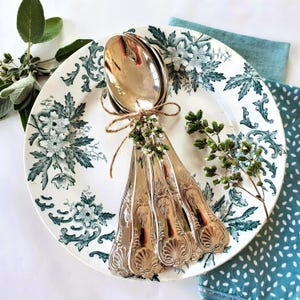 6 Silver Plated Dessert Spoons. Vintage, Elegant, Ornate Silver Plated Spoons. Shabby French Vintage Dining.