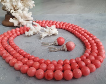 Conjunto de colar de coral rosa e brincos de prata: joias naturais com vários fios