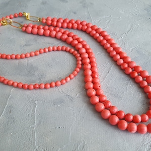 Colar de coral rosa transformável: fio de contas com várias fileiras