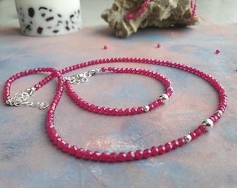Set di collana e bracciale con rubino – Gioielli con rubino naturale – Regalo con pietra portafortuna di luglio – Set di choker in argento sterling fatto a mano per lei