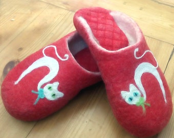 Felted wool slippers –felt slippers–slippers with cat-house slippers-natural slippers-warm slippers-felted wool clogs - boiled wool slippers