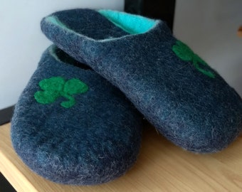 Felted wool slippers–felt slippers men–handmade slippers-house slippers-natural slippers-warm slippers-felted wool clogs-slippers hanes mens