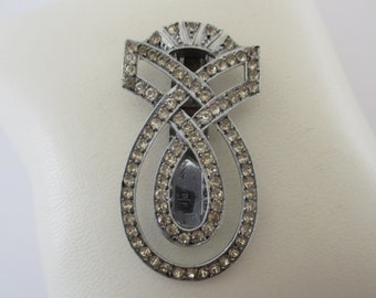 A sterling silver Art Deco era diamante paste fur collar or dress clip brooch stamped 935 approx. 45 mm long
