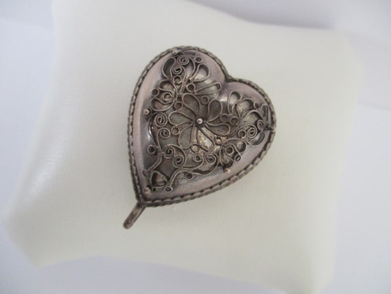A Victorian antique heart shaped sterling silver … - image 1