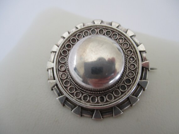 A Victorian sterling silver antique target brooch… - image 3