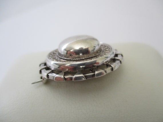 A Victorian sterling silver antique target brooch… - image 2