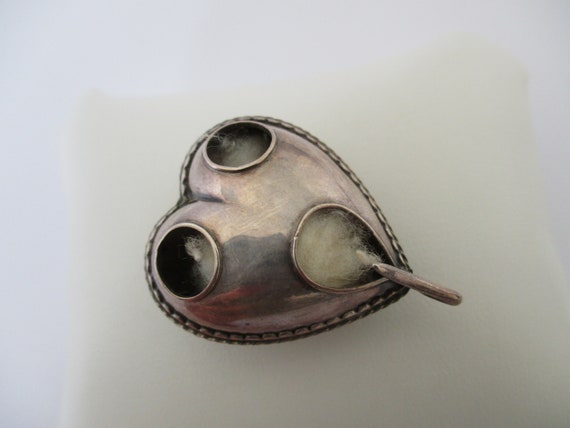 A Victorian antique heart shaped sterling silver … - image 5