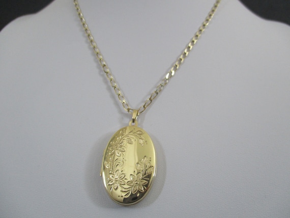 9 carat gold locket and chain discount