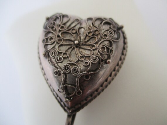 A Victorian antique heart shaped sterling silver … - image 2