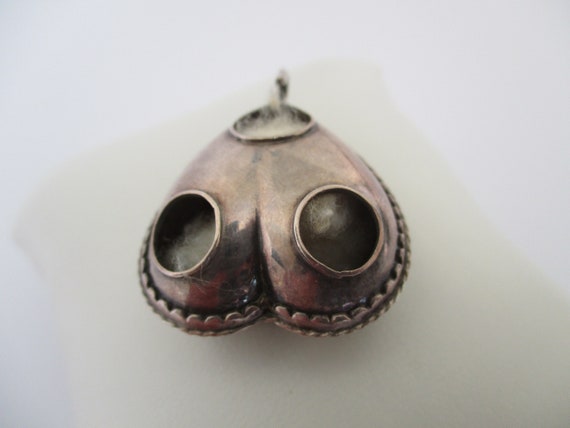 A Victorian antique heart shaped sterling silver … - image 6