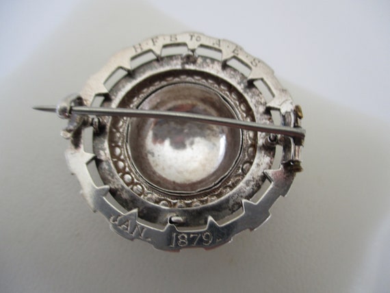 A Victorian sterling silver antique target brooch… - image 4