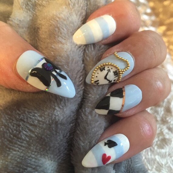 Alice au pays des merveilles presse sur faux ongles