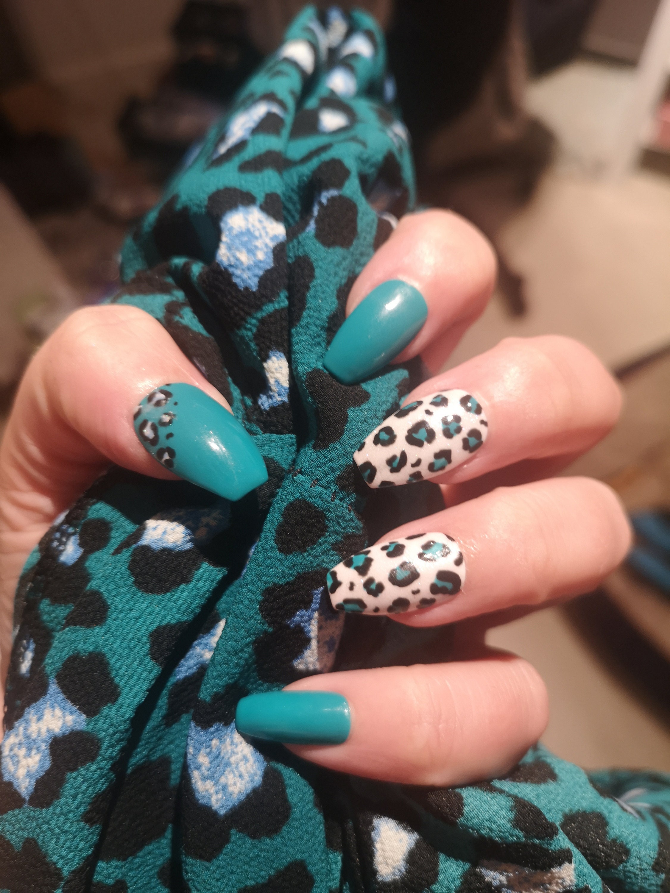 colleybeautyx - Green leopard print nails 🐆