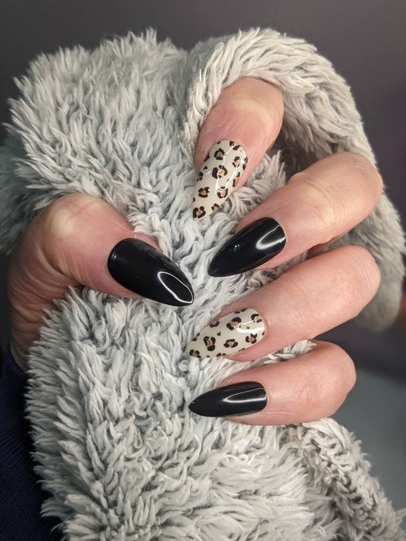 Buy Lick - Press On Nails Leopard Print Reusable Artificial Nails Set - Nail  Extension Kit for Women and Girls, Nail Art Kit, Acrylic Nails Set Of 28  Pcs (No Glue Needed)