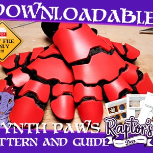Puede incluir: Patas Synth rojas y negras, un patrón y guía descargables. La imagen muestra guantes de pata articulados rojos con detalles negros. El texto en la imagen dice "DOWNLOADABLE" y "SYNTH PAWS PATTERN AND GUIDE". También se ve un raptor de dibujos animados.