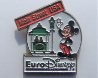 Pin's - Pins - Enamel Pin - Mickey Mouse - Euro Disney - Main Street USA - Dessin animé - vintage Esso publicitaire - broche - badges