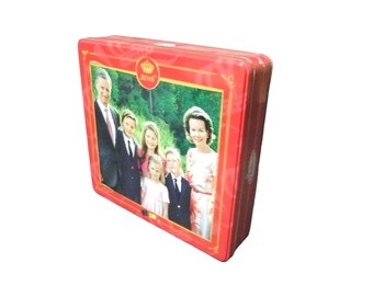 Belgian royal family Philippe and Mathilde with children / Delacre collectible biscuit advertising box in tinplate in 2016