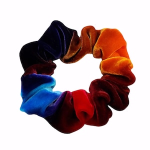 Elegante scrunchie multicolore sfumato, scrunchie in velluto dipinto a mano, velluto di seta e viscosa, accessorio per capelli fatto a mano su misura di qualità.