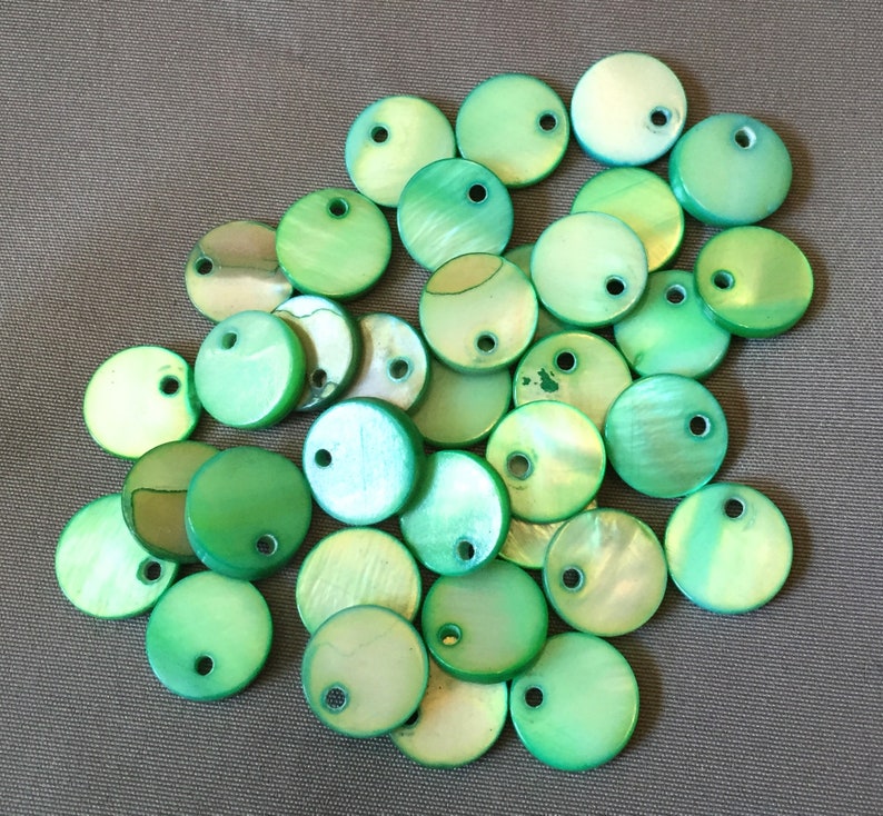 Mother of pearl charm 10mm round emerald green 20pc