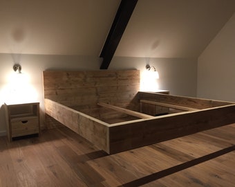 Cama flotante de madera con cabecero recto, reciclada, dormitorio