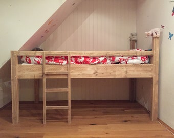 Traumhaftes Hoch - Bett aus recyceltem Bauholz !