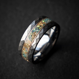 Bague en or poli martelée avec opale et météorite, bague météorite pour homme, bague anniversaire, bague en tungstène, bague en or opale, bague en tungstène pour homme