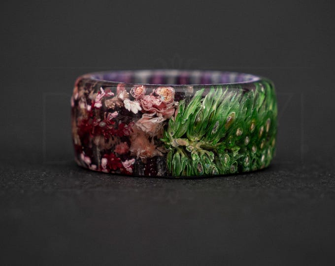Handcrafted Spectraply Wood & Floral Acrylic Christmas Ring – Festive Nature-Inspired Holiday Jewelry, Statement Band