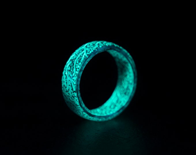 Glow in the dark ring, glow ring, Resin ring, epoxy ring, Blue glow ring. rings for men, mens ring, unique ring.