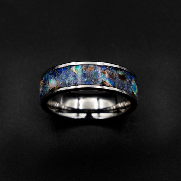 Anello di opale australiano, anello di opale grezzo, anello di opale uomo, tungsteno, anello di tungsteno da uomo, pietra preziosa grezza, anello di fidanzamento opale, fede nuziale maschile.