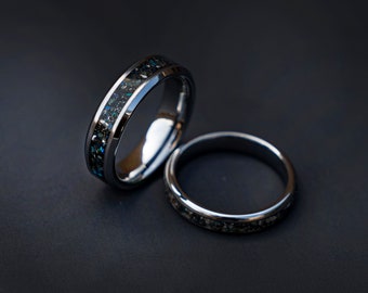 Juego de anillos de boda de Spinosaurus de 6 y 4 mm con incrustación azul | Joyería única de hueso de dinosaurio | Anillos de pareja personalizados